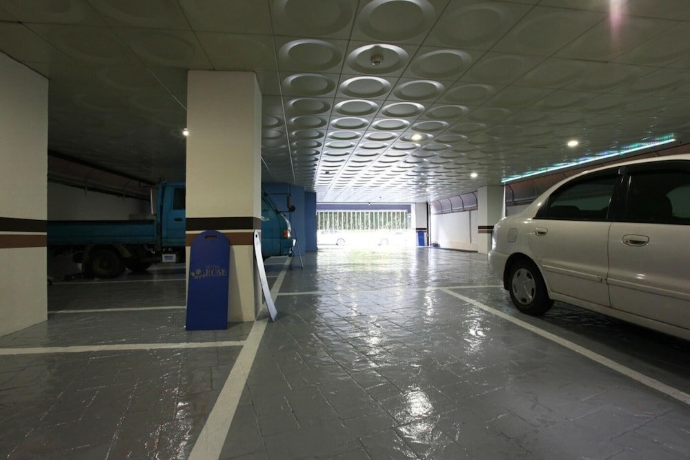 Фото Suwon City Hall Station Rose