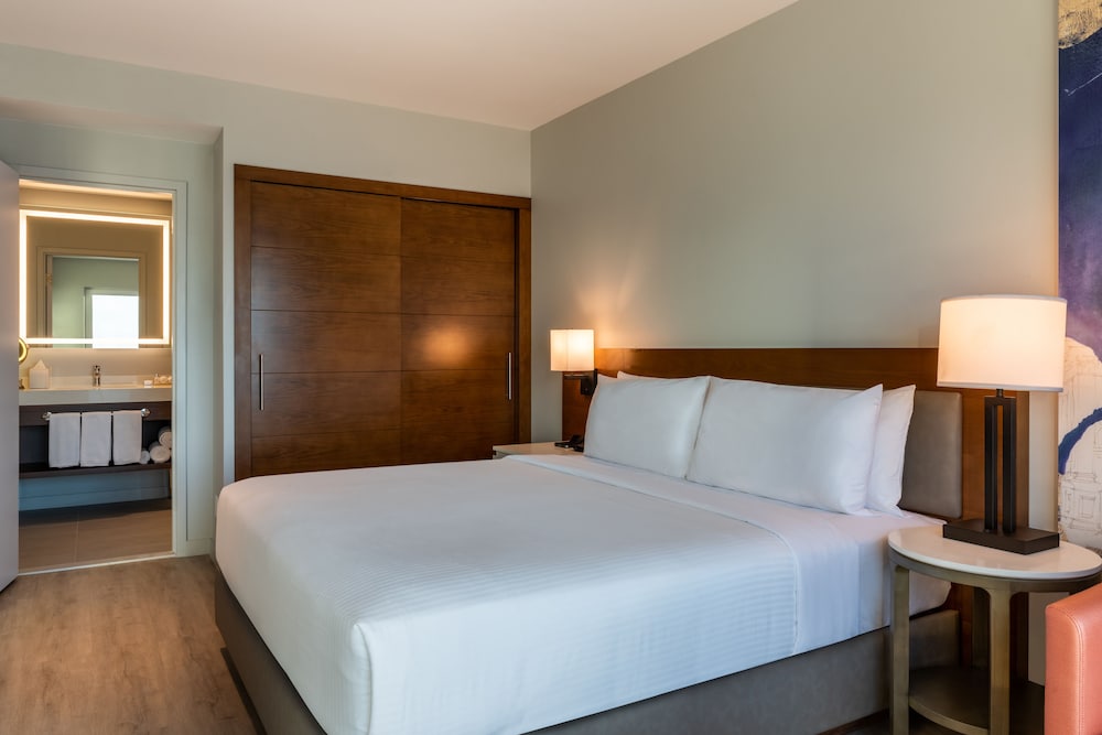 Фото Embassy Suites by Hilton Aruba Resort