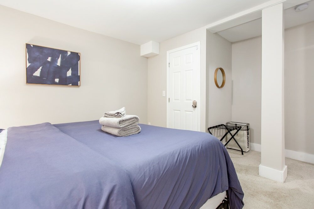 Фото The Gamer-4br Home-Near Everything Atl