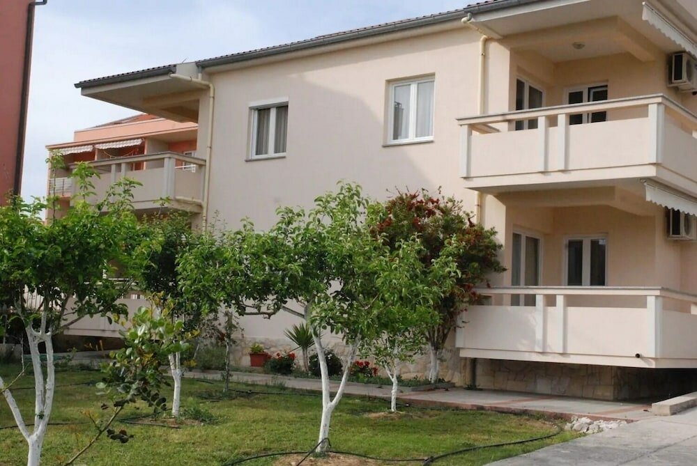 Фото Karolinas - Parking - A3-white