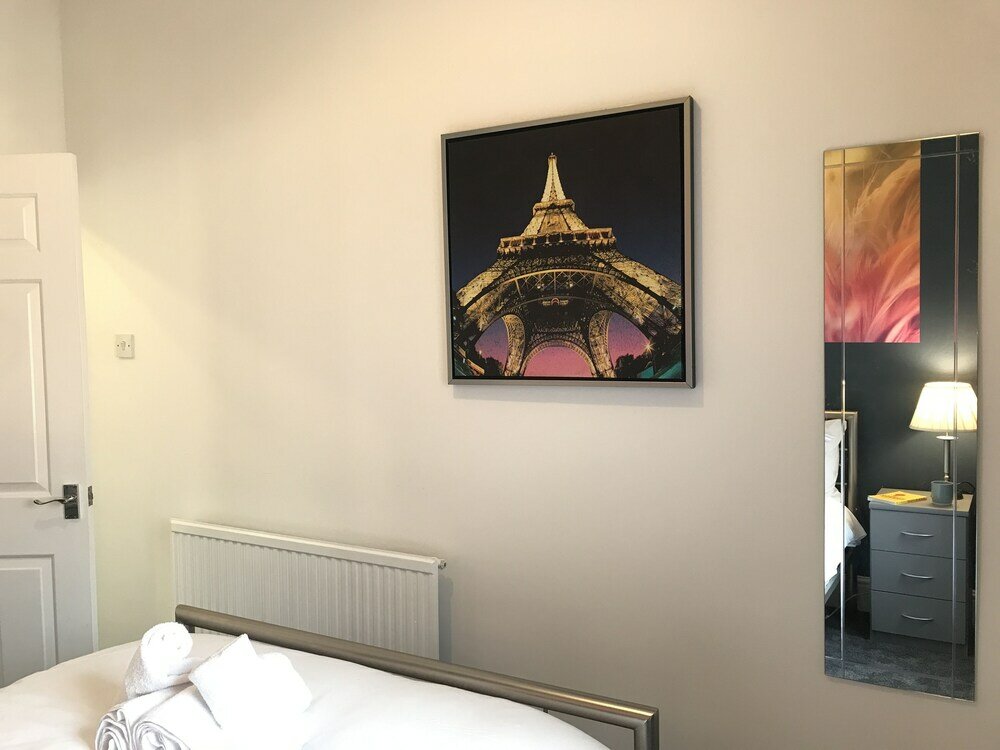 Фото Stylish 3-bed Preston Home for Relaxing Comfy Stay