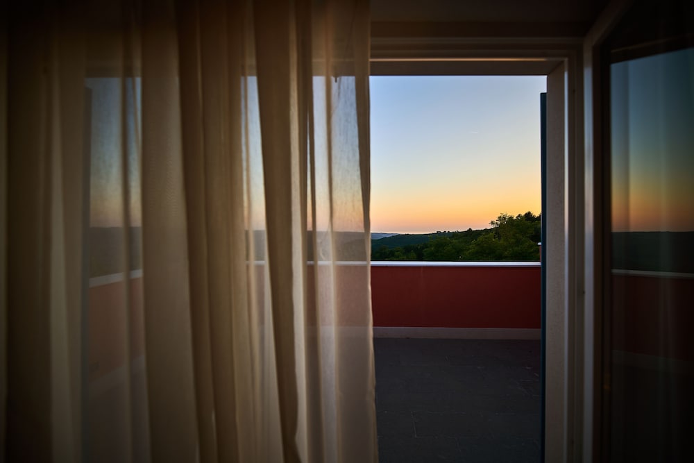 Фото Rainis Hill Top Villa