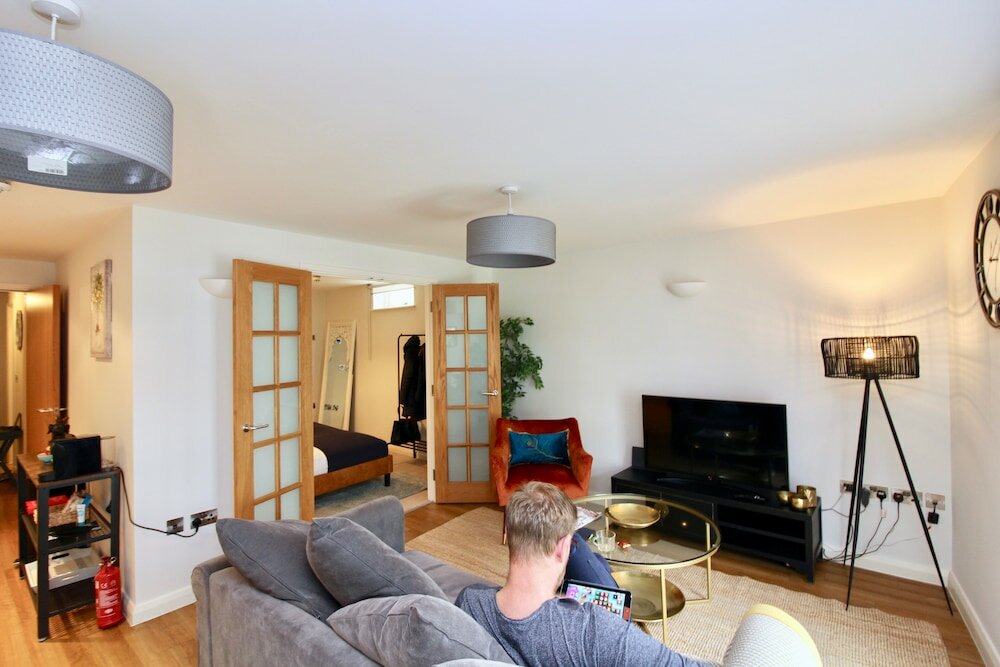 Фото Beautiful Central Windsor Apartment