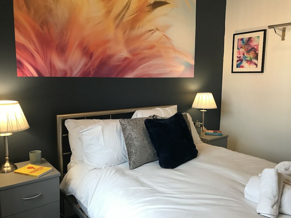 Фото Stylish 3-bed Preston Home for Relaxing Comfy Stay