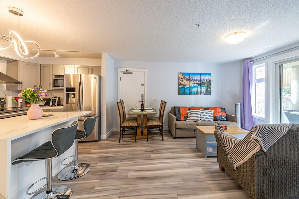 Фото WindTower - Luxurious 2 Bedroom Condo