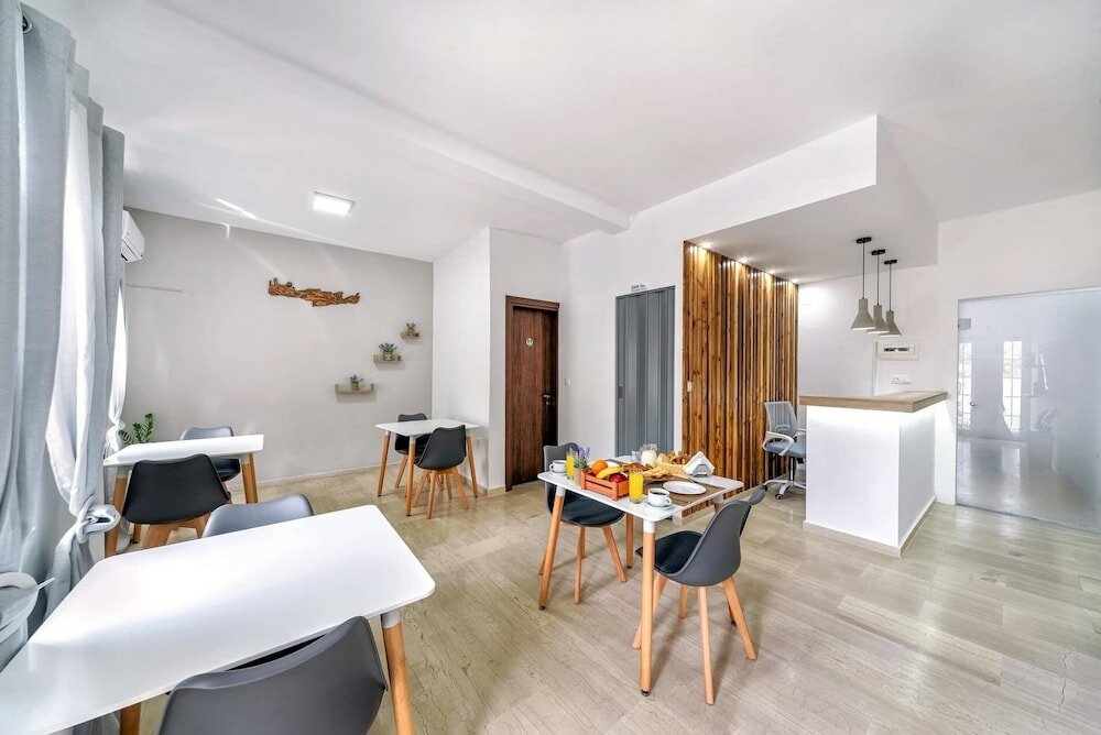 Фото Ermis Luxury Suites & Apartments