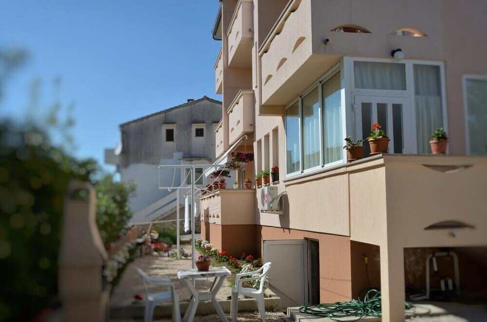 Фото Floral Apartments Pende