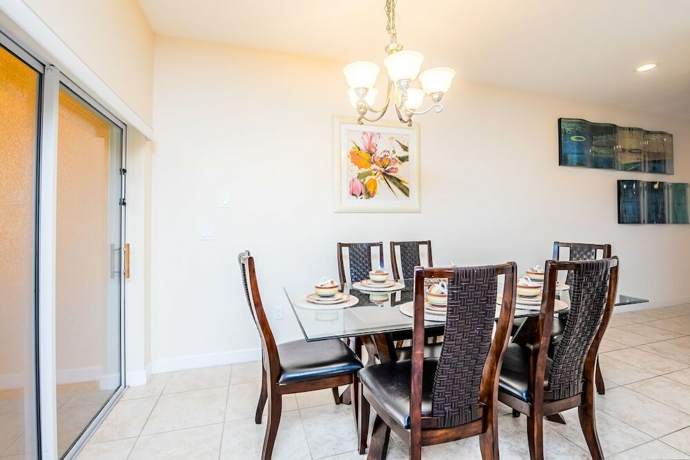 Фото Contemporary 4 Bed 3 Bath Town Home With Upgrades, Private Pool i Close to Disney, Shopping