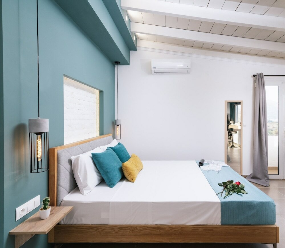 Фото Ermis Luxury Suites & Apartments