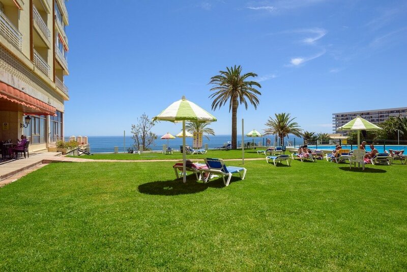 Гостиница Apartamentos La Roca Rentals в Торремолиносе