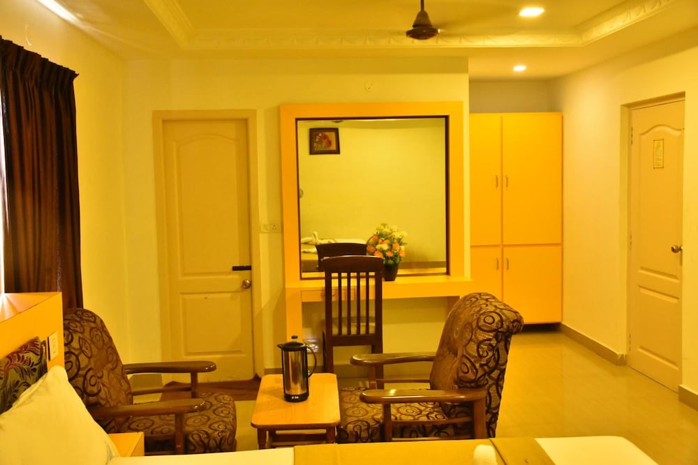 Фото Hotel Jothimani