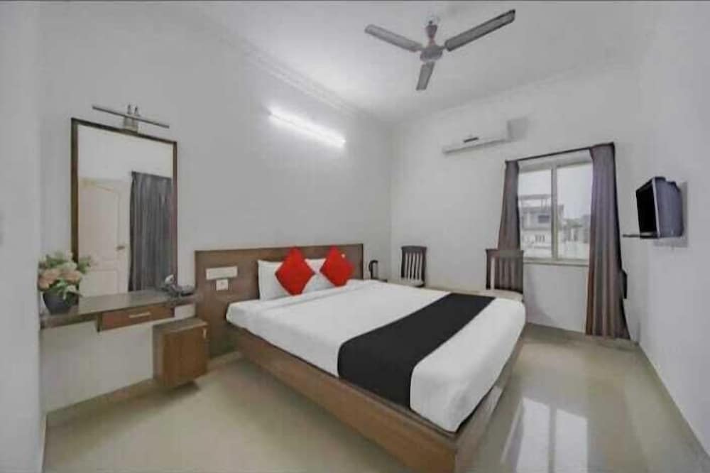 Фото Hotel Jothimani