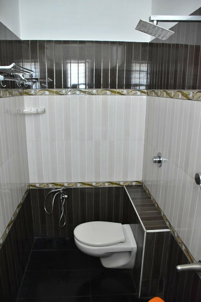 Фото Hotel Jothimani