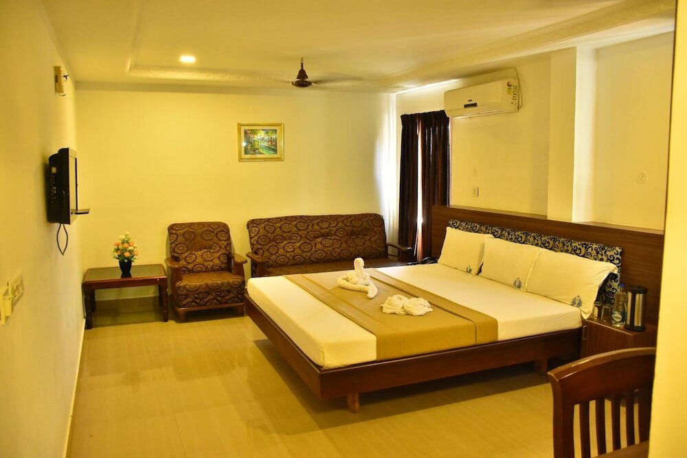 Фото Hotel Jothimani