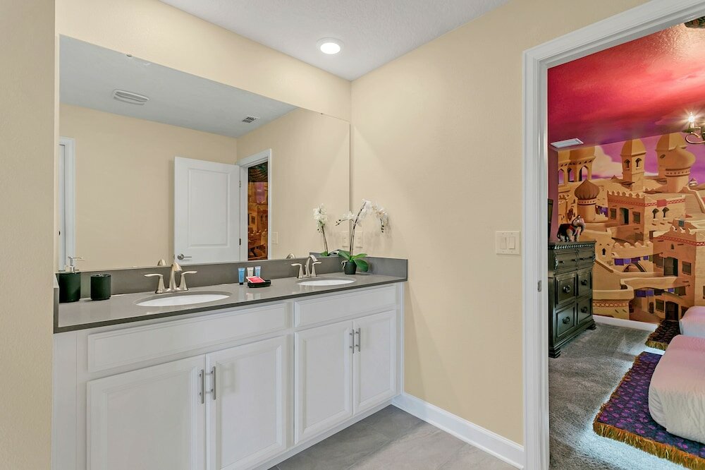 Фото Must See Villa! Private Poolthemed Roomstheater!