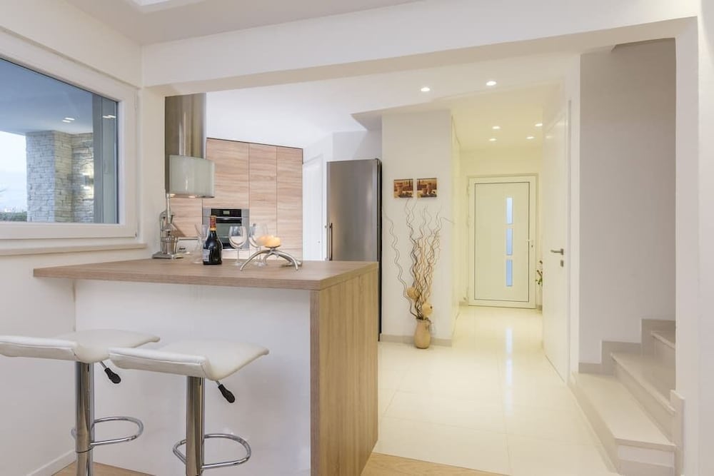 Фото Luxury Villa White Rose with the Pool