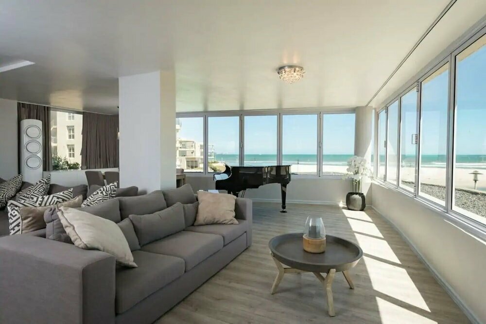 Hotel Lagoon Beach 137a, Capetown, photo