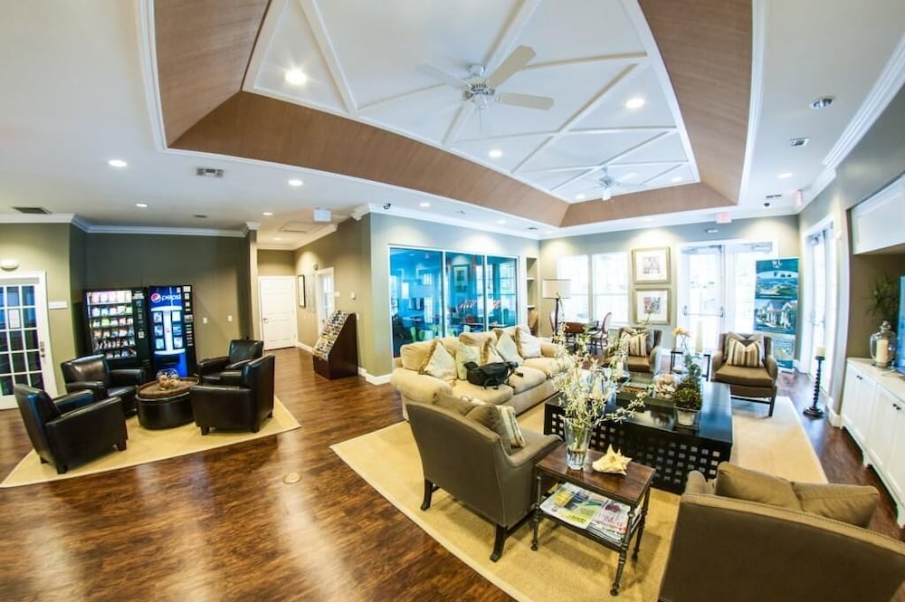 Фото Lucaya 3 Bedroom 2 Bath Townhome With Flat Screen TV