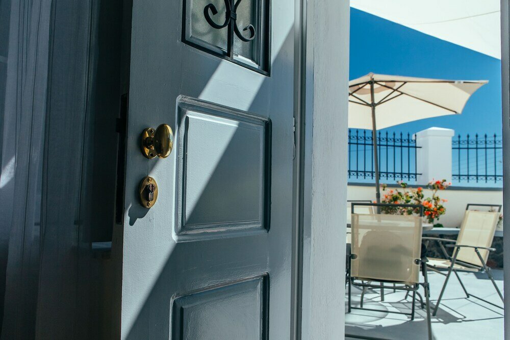 Фото Day One Fira Mansion