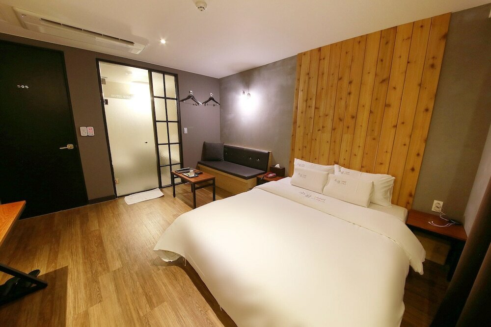 Фото Suwon City Hall Stn Soseol Smith Hotel