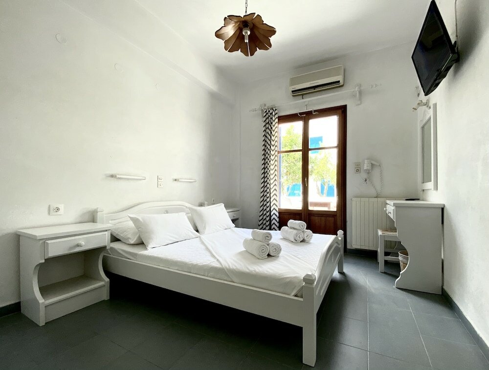 Фото Helliniko Studios - Adults Only