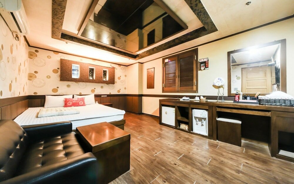 Фото Changwon Jinhae Yongwon Mu