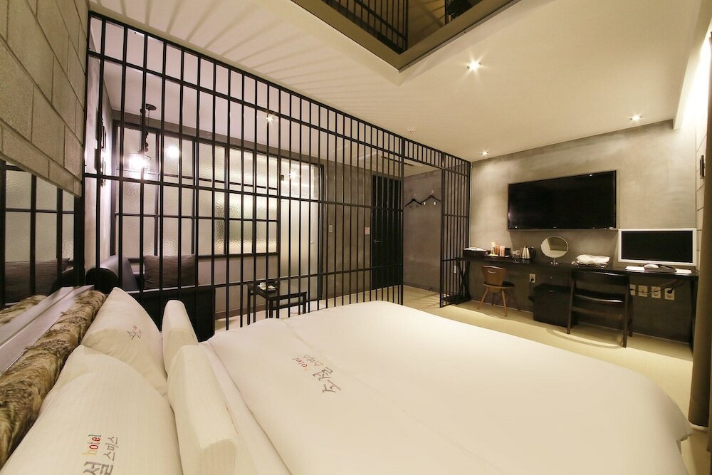 Фото Suwon City Hall Stn Soseol Smith Hotel