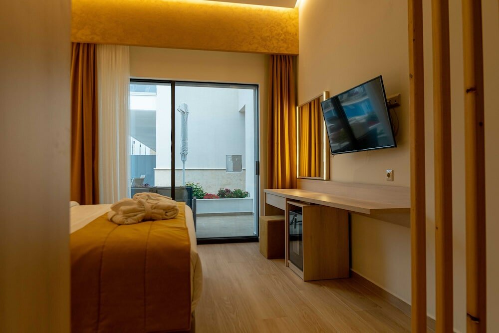 Фото Mirror Hotel