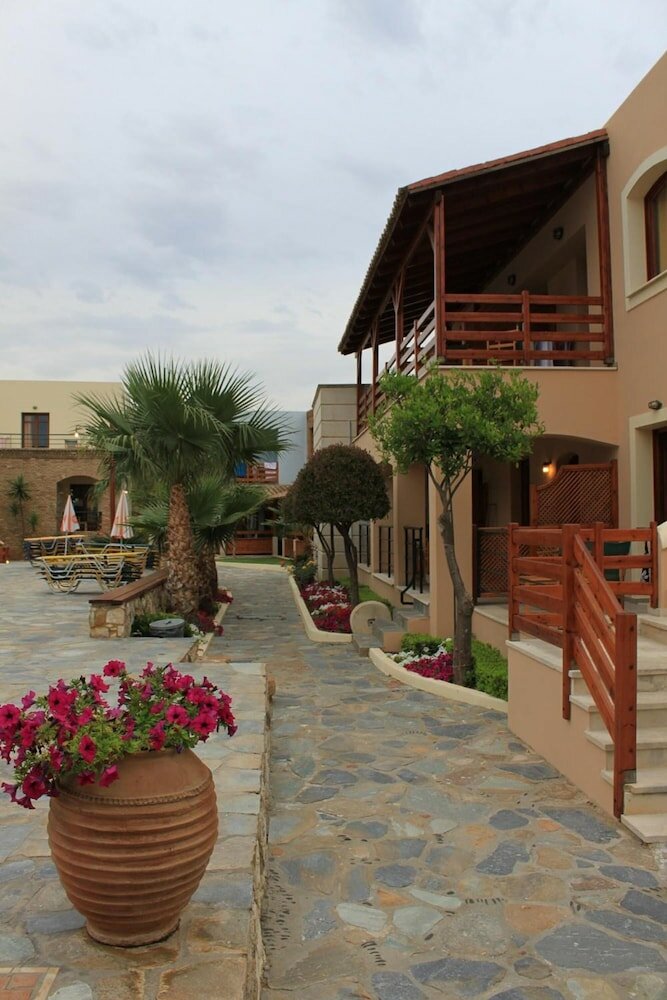 Фото Omega Platanias