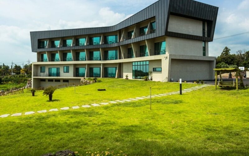 Гостиница Seogwipo Etier Resort в Согвипхо