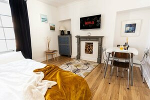 Гостиница Spacious - Central 2 Bed Apartment в Плимуте