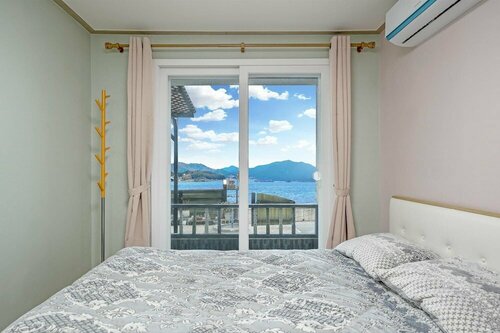 Гостиница Namhae Dalddenuenbada Pension
