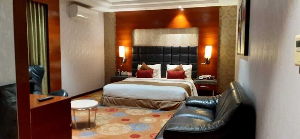 Фото Ramada by Wyndham Ahmedabad