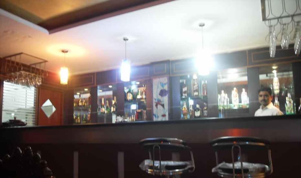 Фото Adb Rooms Hotel Surabhi International