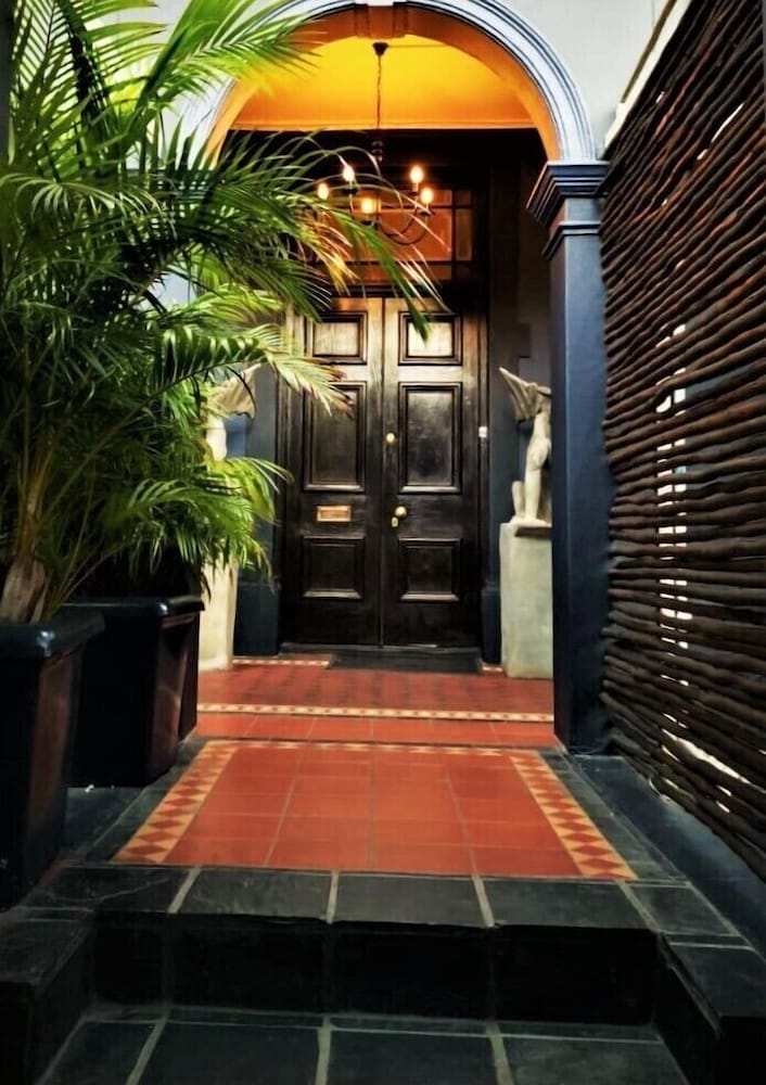 Фото Cactus House Gay Male Guesthouse - Adults Only