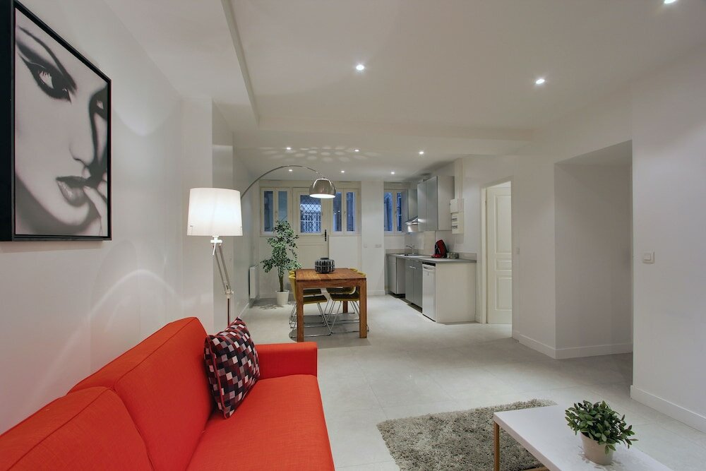 Фото Short Stay Group Museum View Serviced Apartments