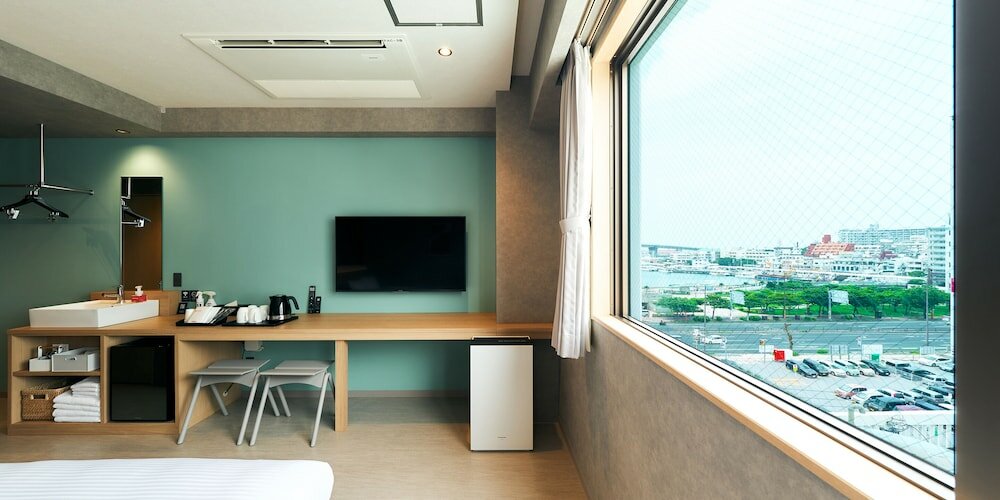 Фото Lacer Okinawa Naha Tomariport