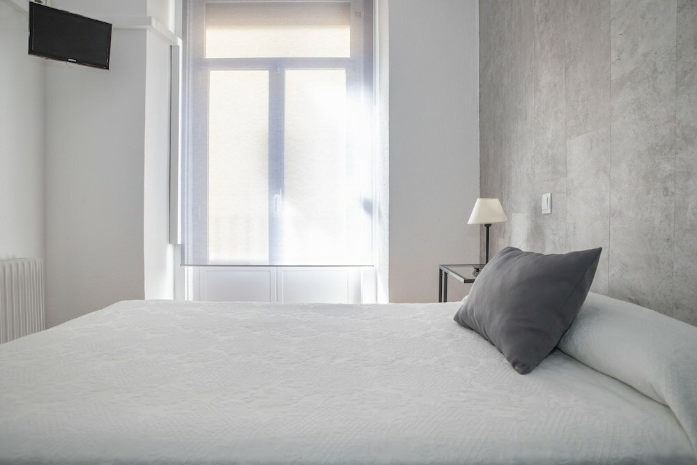 Фото Hostal Tokio