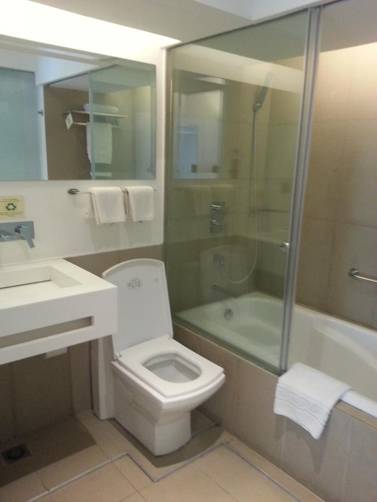 Фото The E-Hotel Makati