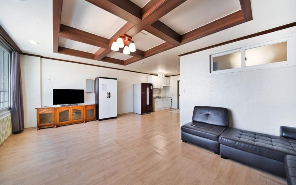 Фото Yangyang Hajodae Conto Hotel Pension