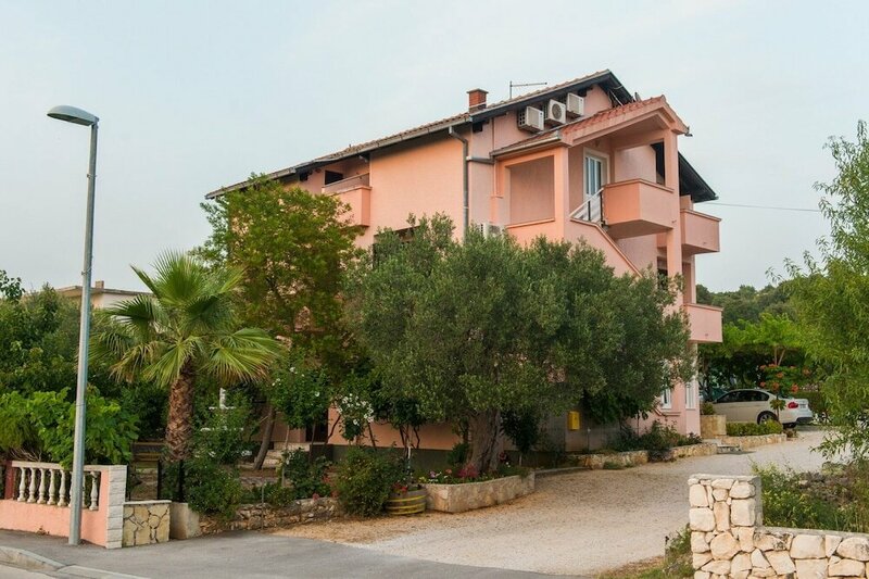 Гостиница A4 Cozy Apartment w big Garden, Balcony & Grill