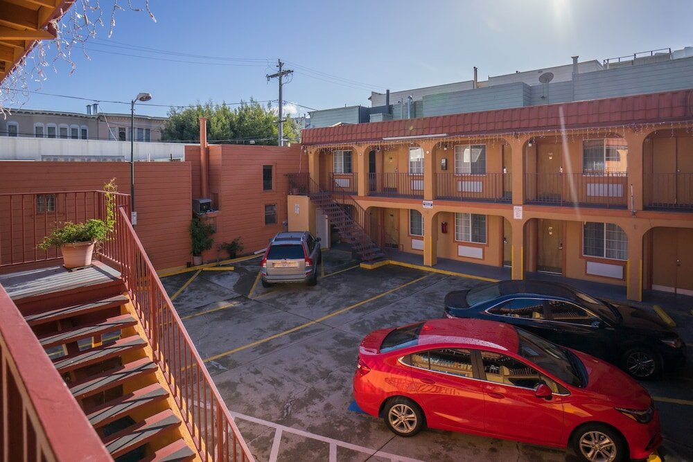 Фото Inn at Golden Gate