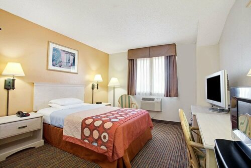 Гостиница Super 8 by Wyndham Clearwater/St. Petersburg Airport в Клируотере