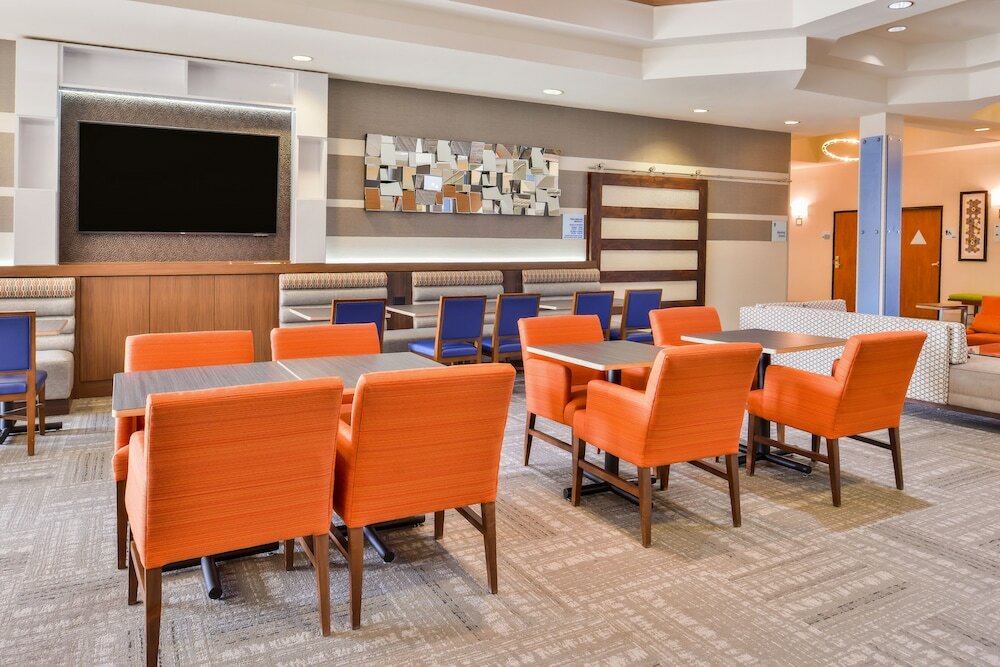 Фото Holiday Inn Express & Suites Elk Grove Central - Hwy 99, an Ihg Hotel