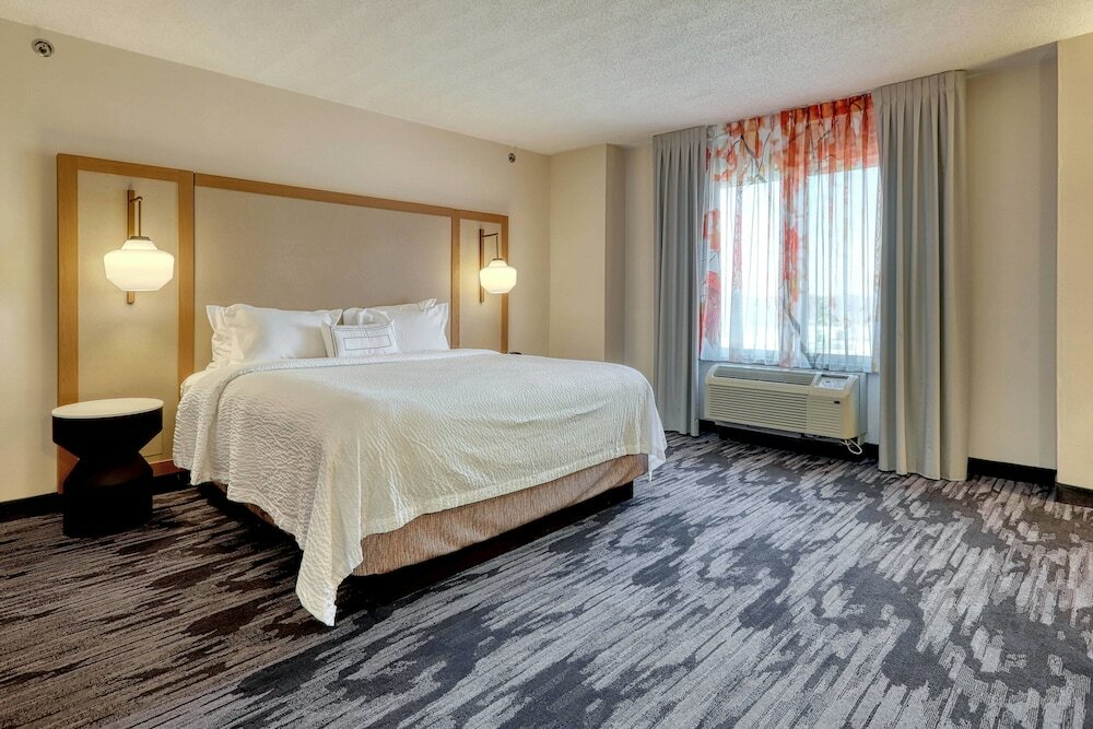 Фото Comfort Suites at Woodbridge