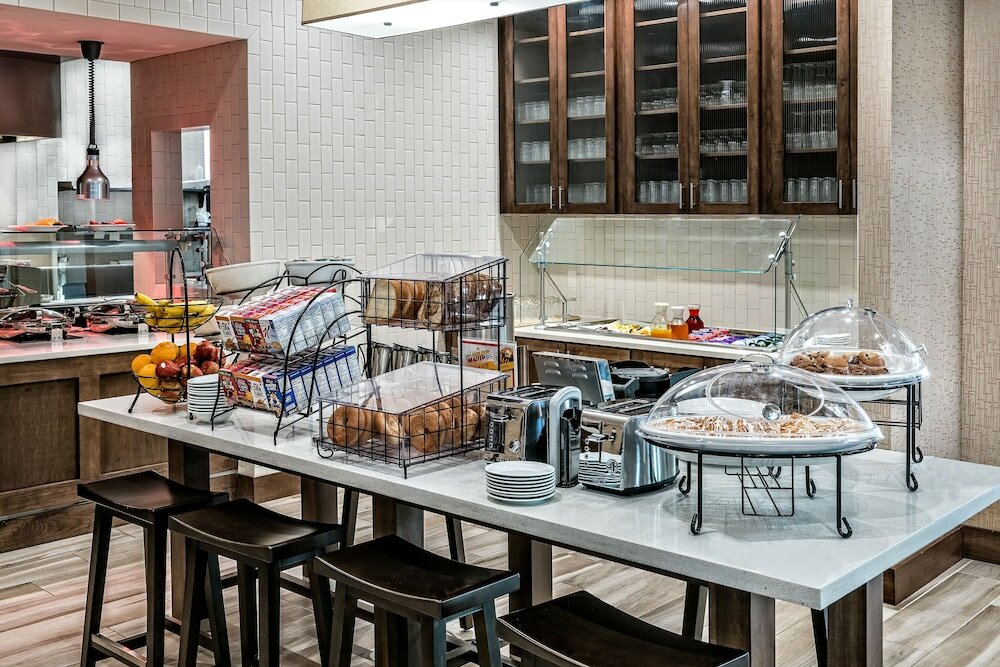 Фото Hampton Inn & Suites San Marcos