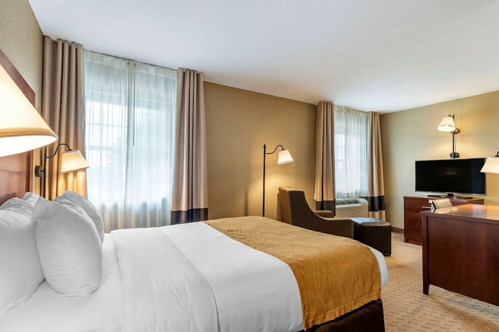 Фото Comfort Inn Warrensburg Station