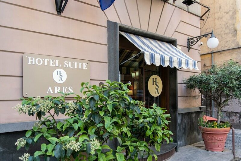 Гостиница Hotel Suite Ares в Неаполе