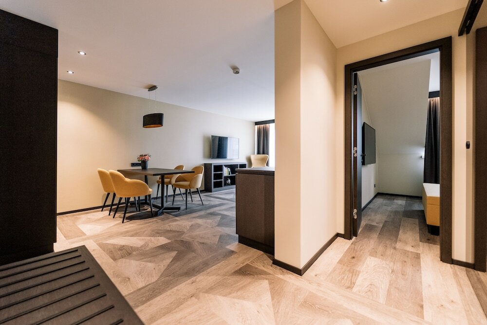 Фото Court Hotel