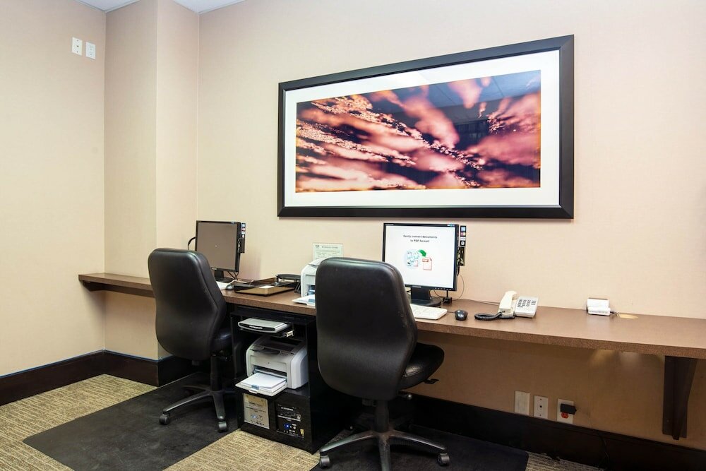 Фото Sandman Suites Vancouver-Davie Street